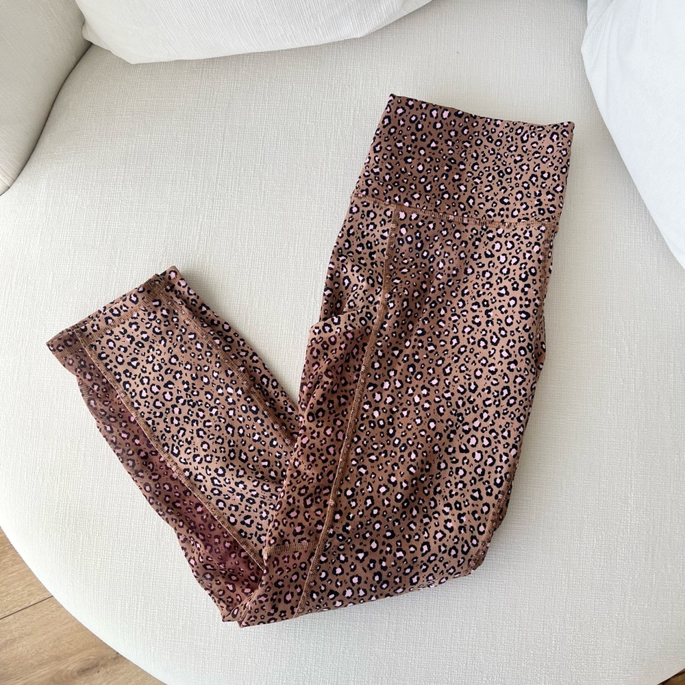 ⭐️Fabletics | Leopard Powerhold Capri Leggings | S